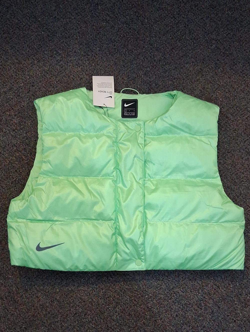 Nike Sportswear City Ready Cropped Puffer Vest-Volt Green